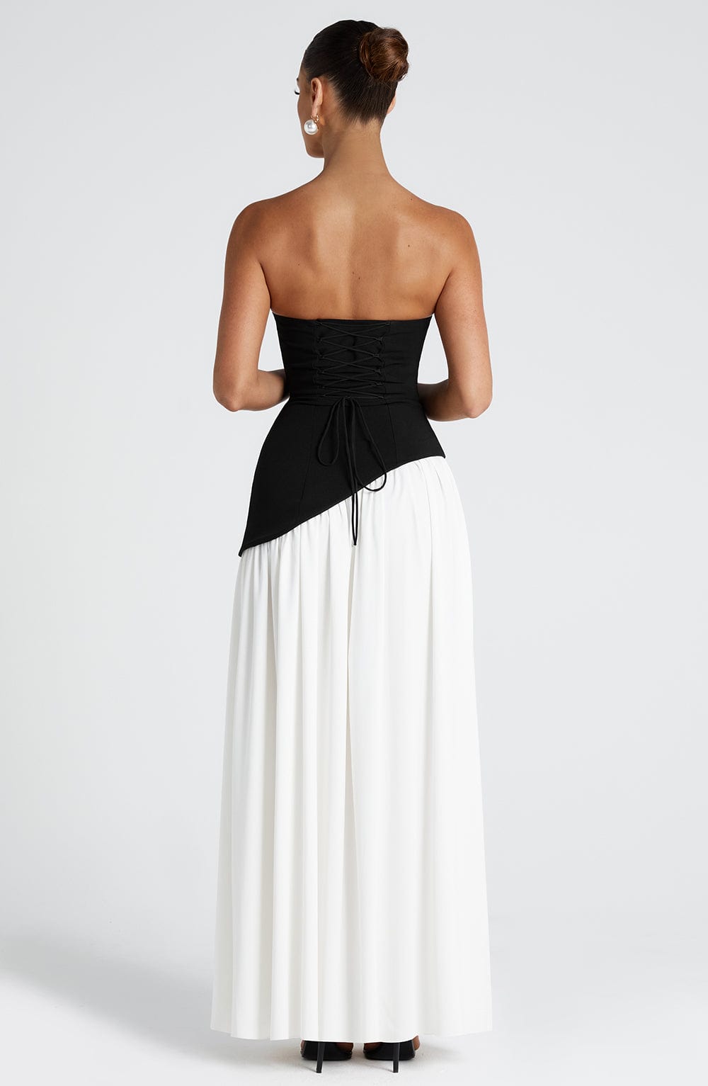 Elara™ | Abito Maxi Scultoreo con Scollo Halter e Spacco Profondo