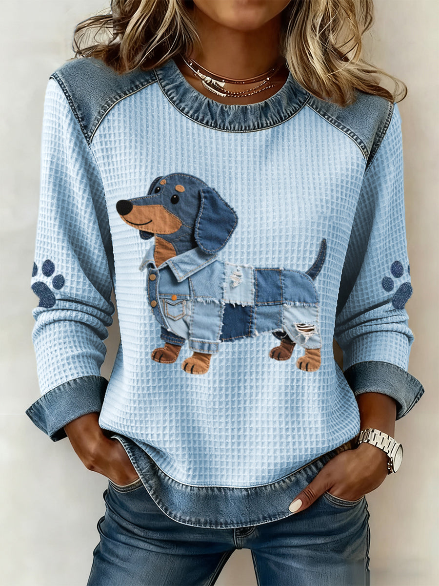 Nuria – Incantevole cane bassotto con patchwork in denim