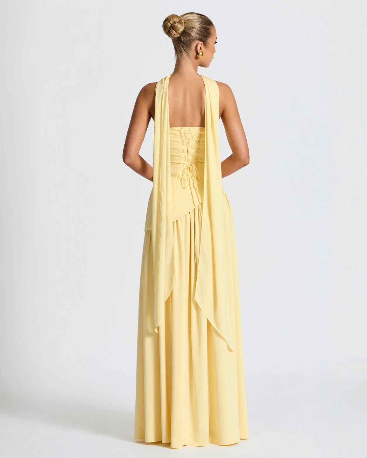 Elara™ | Abito Maxi Scultoreo con Scollo Halter e Spacco Profondo